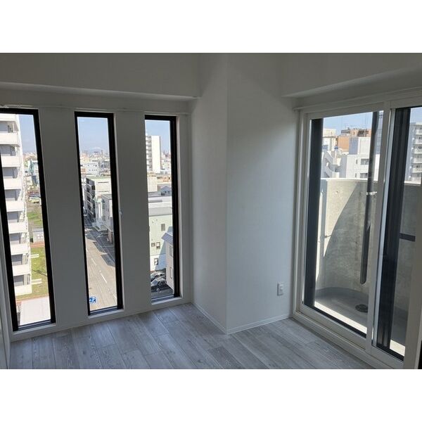 その他部屋・スペース　窓が多く明るいお部屋です！