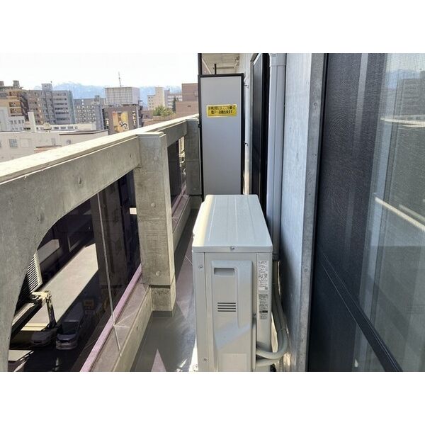 バルコニー　夏の布団干しがはかどるバルコニーです♪