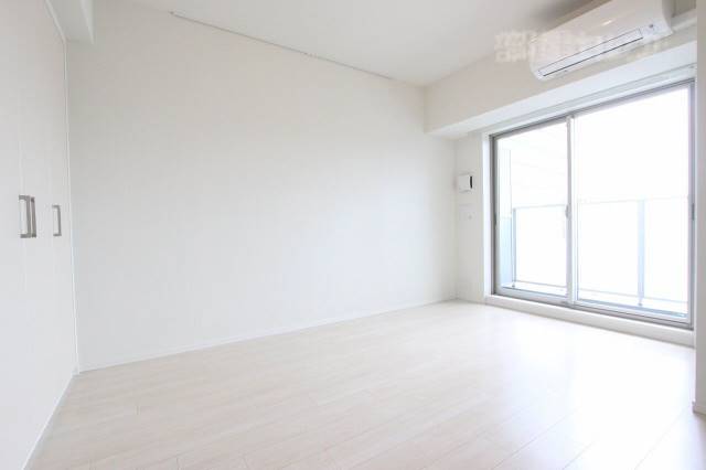 居室・リビング　窓が大きくて開放感があります