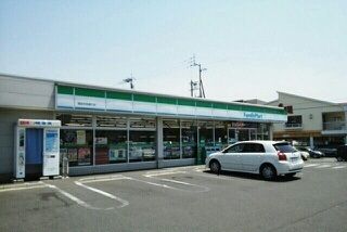 コンビニ　ファミリーマートさん（コンビニ）まで1800m