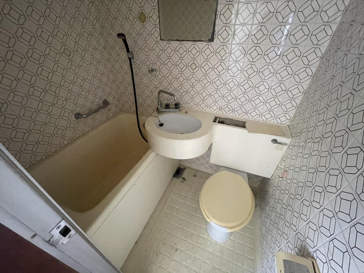 バス・シャワールーム　※清掃前