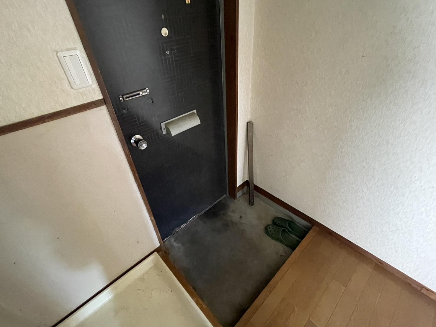 玄関　※清掃前