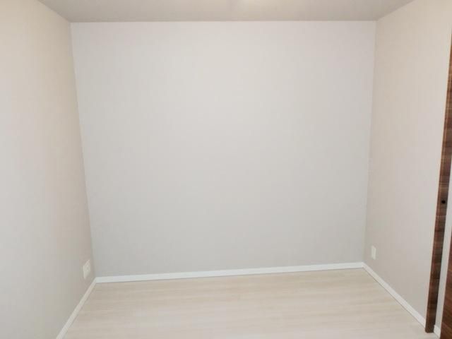 居室・リビング　★キレイなフローリングの6.1帖洋室です★