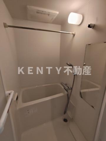 バス・シャワールーム　コンパクトで使いやすいお風呂です