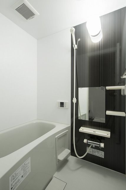 バス・シャワールーム　落ち着いた空間のお風呂です