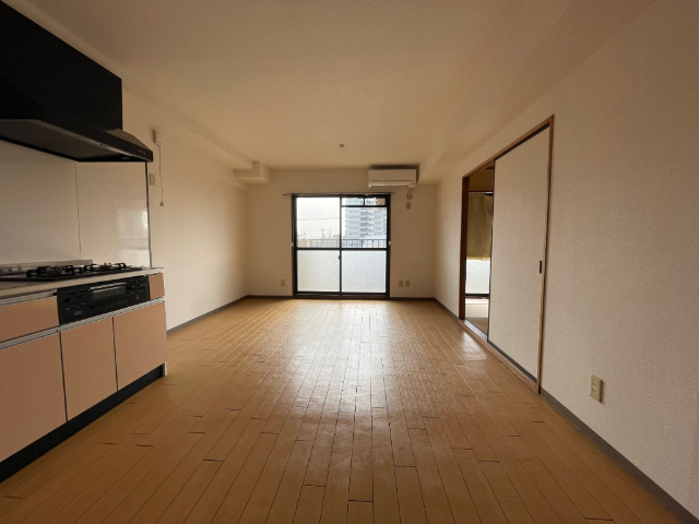 居室・リビング　広々としたリビング