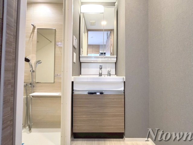 洗面設備　朝の支度にも助かる、独立の洗髪洗面化粧台