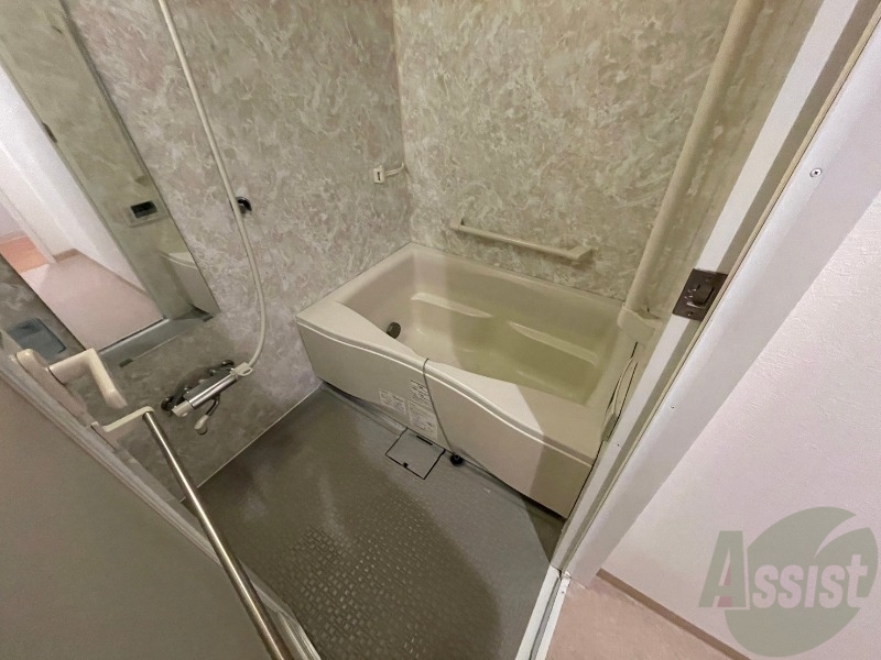 バス・シャワールーム　お風呂になります。一日の疲れを癒してくださいね。