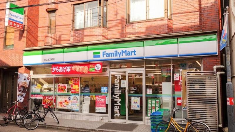 コンビニ　ファミリーマート（コンビニ）まで332m