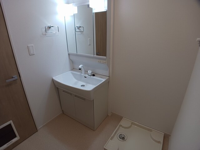 洗面設備　シャンプードレッサー・洗濯機置き場