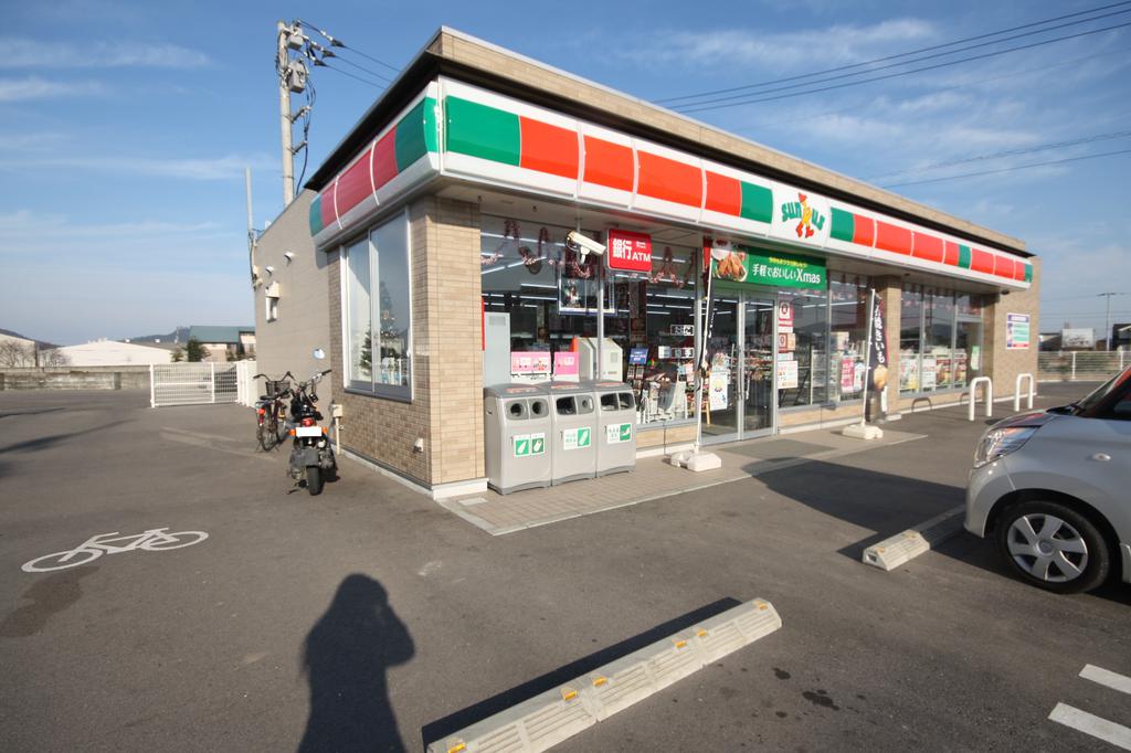 コンビニ　サンクス高松西春日店（コンビニ）まで267m
