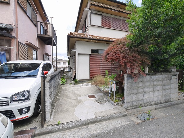 駐車場　駐車場があるので、車を買う予定の方も安心です