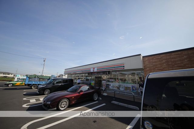 コンビニ　セブンイレブン（コンビニ）まで317m