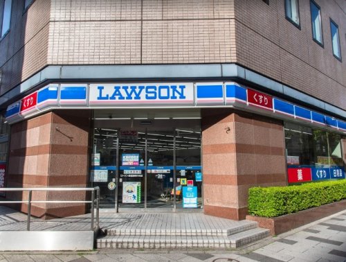 コンビニ　ローソン 新宿御苑中央店（コンビニ）まで717m