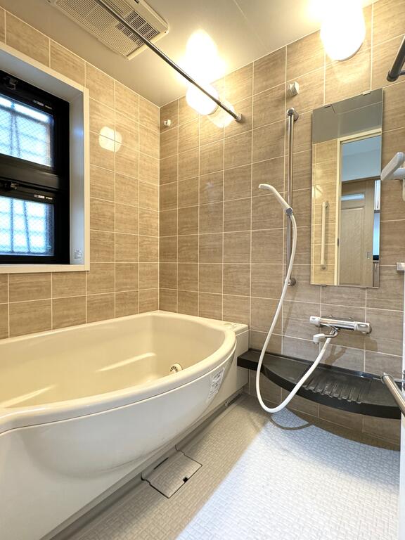 バス・シャワールーム　追い焚き機能・浴室乾燥機付き