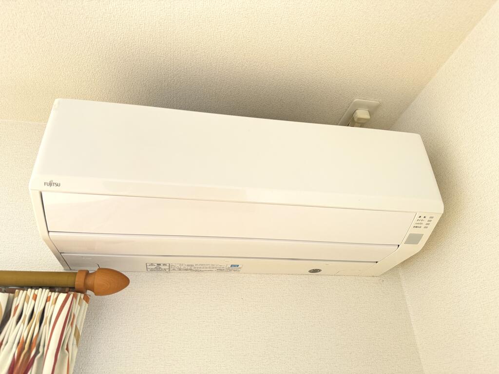その他設備　リビングに設備でエアコン1台設置済