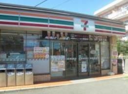 コンビニ　セブンイレブン（コンビニ）まで530m
