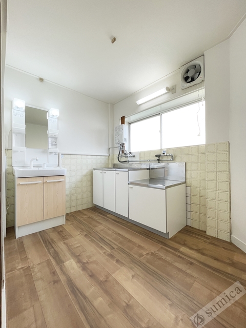 居室・リビング　別の号室の写真を流用しております。