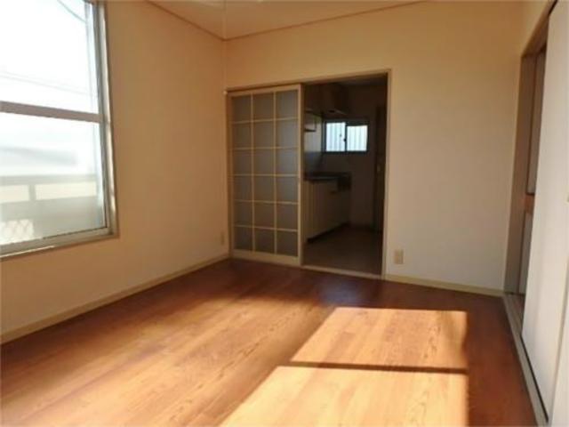 居室・リビング　６帖の洋室です