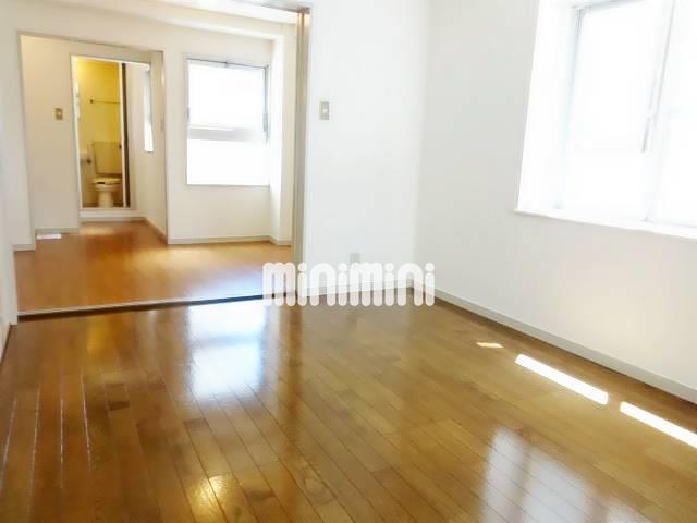 居室・リビング　２面採光で明るいお部屋です。