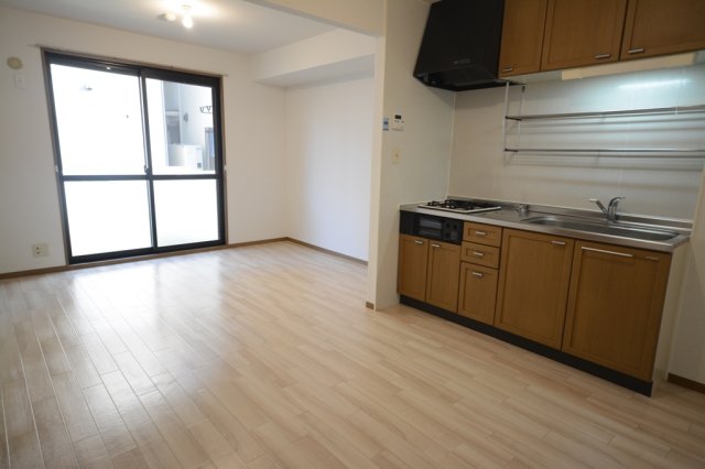 居室・リビング　別号室の写真です。ご参考までに