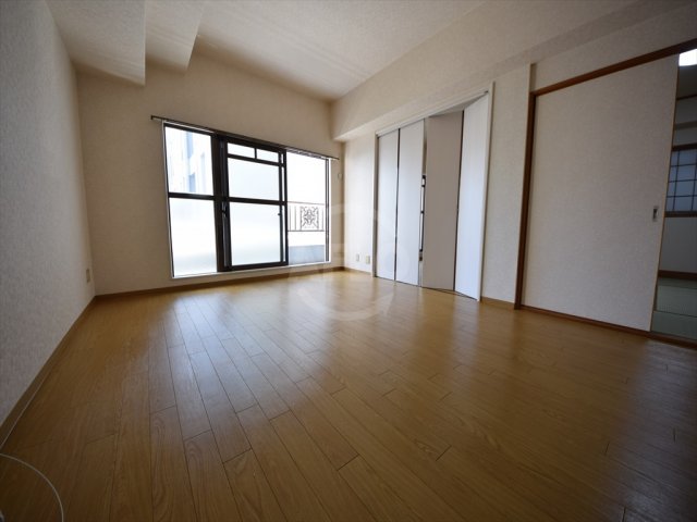 居室・リビング　シャトー南船場　開放的な室内