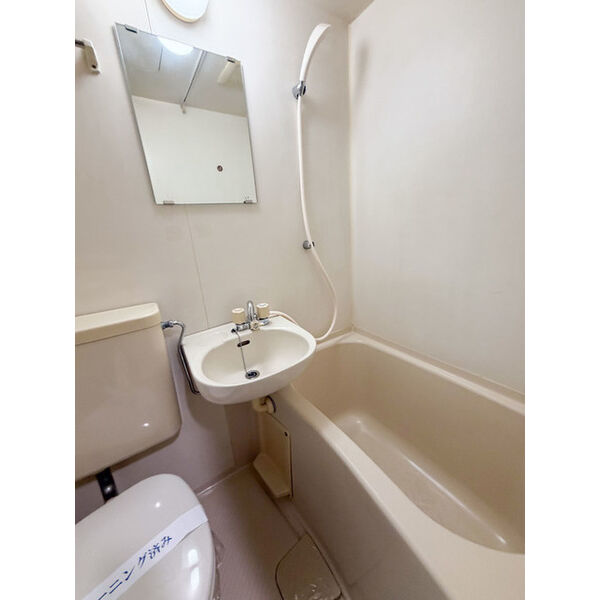 バス・シャワールーム　ゴミ捨て場