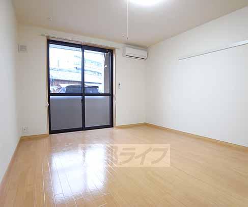 居室・リビング　広々とした部屋です。