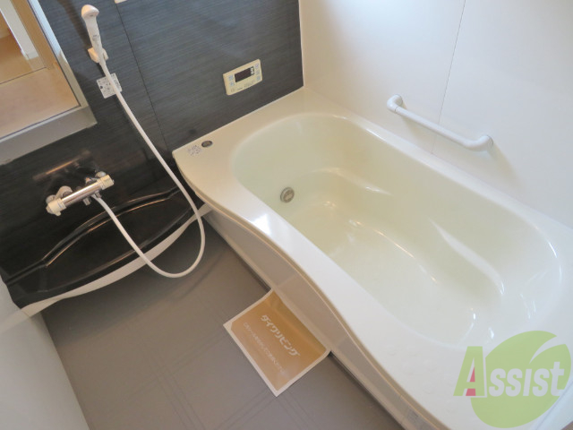 バス・シャワールーム　こちらはお風呂。一日の疲れをここで癒してください