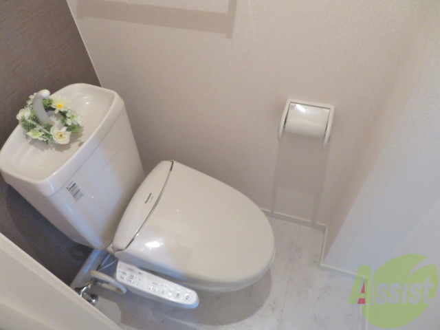 トイレ　ウォシュレット機能がついたトイレです。安心して使用できますね
