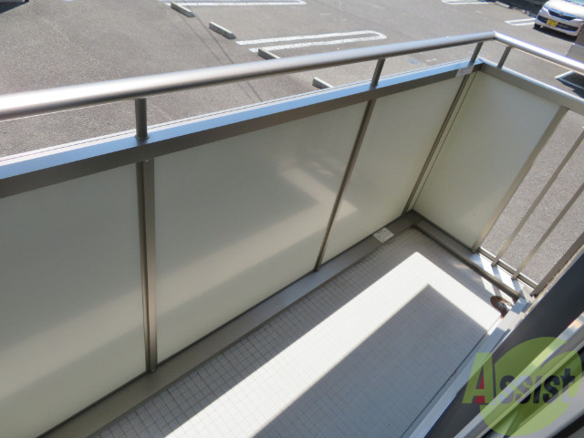 バルコニー　バルコニーは洗濯物を干すスペースが確保されていました。