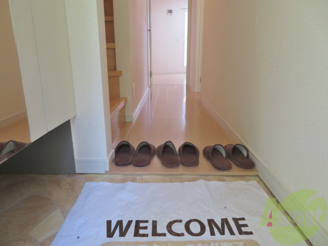 玄関　玄関の外から部屋の中を撮影してみましたー。