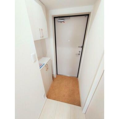玄関　※写真は別号室のものですので現状優先させていただきます。