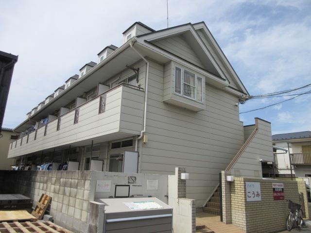 建物外観　２階建て