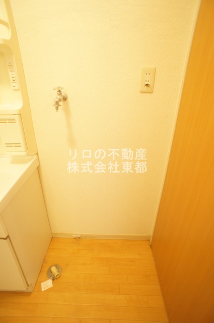 その他　洗濯機置き場は室内にあるので雨に濡れる心配はありません。