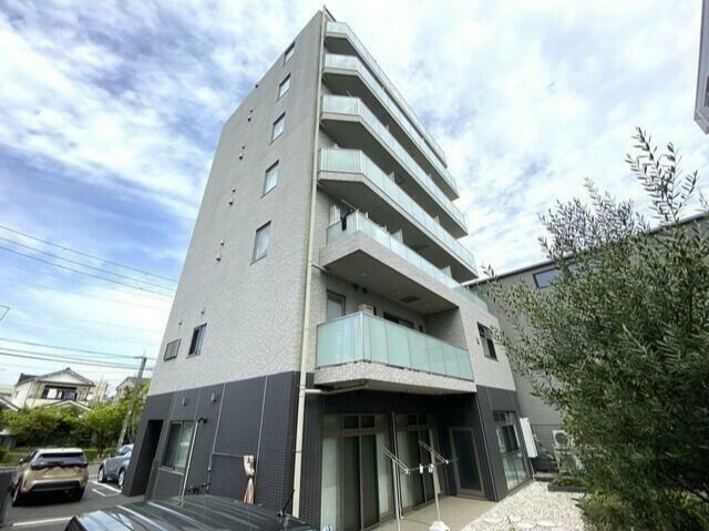 建物外観　７階建ての賃貸マンション
