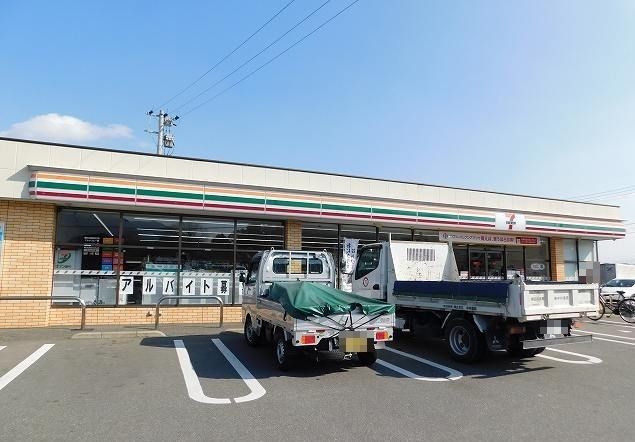 コンビニ　セブンイレブン（コンビニ）まで550m