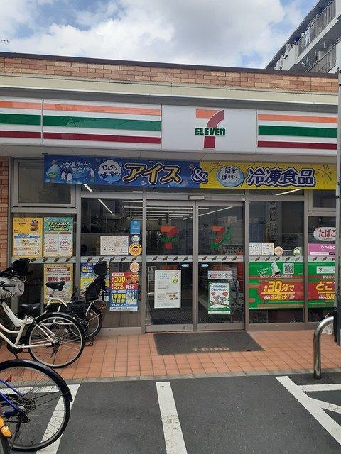 コンビニ　セブンイレブン（コンビニ）まで77m