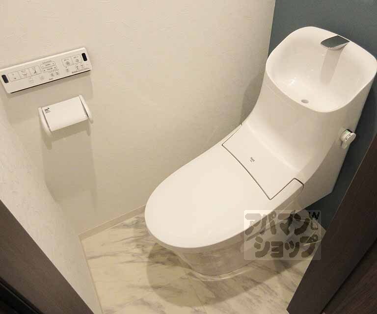 トイレ　ウォシュレット付き・