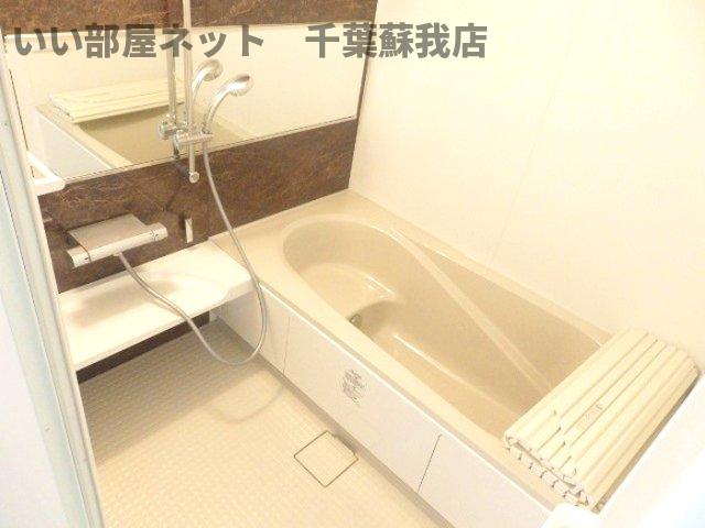 バス・シャワールーム　落ち着いた空間のお風呂です