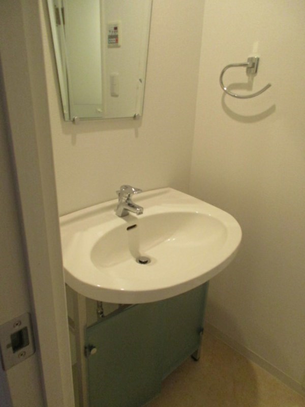 洗面設備　※参考写真（同物件別部屋です）