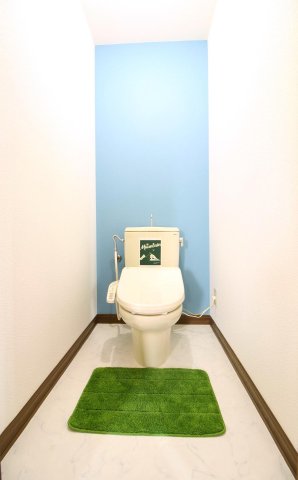 トイレ　温水洗浄便座完備の清潔感のあるトイレです！
