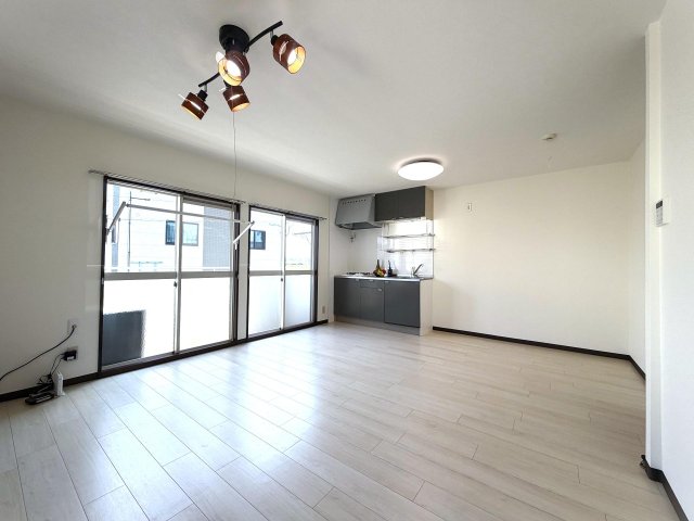居室・リビング　１２．４帖のリビングは南向きで日当り良好！しかも角部屋です！
