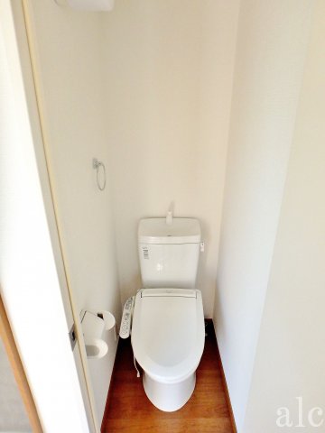 トイレ　同仕様　別部屋写真