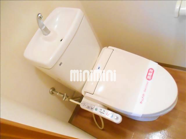 トイレ　人気の温水洗浄便座ですよ。