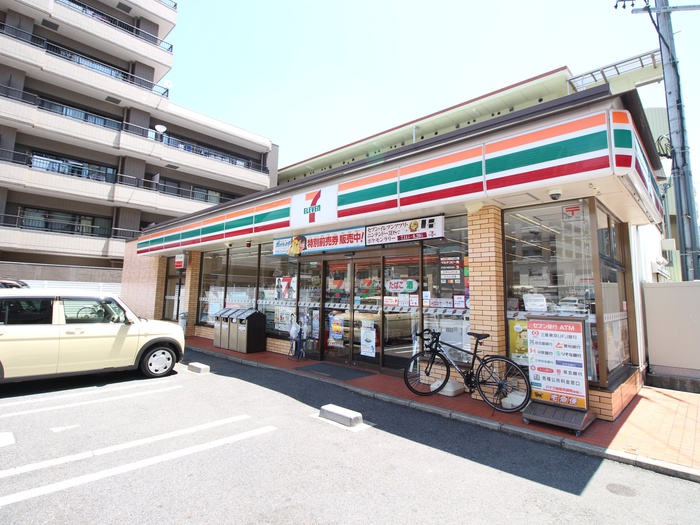 コンビニ　セブンイレブン（コンビニ）まで380m