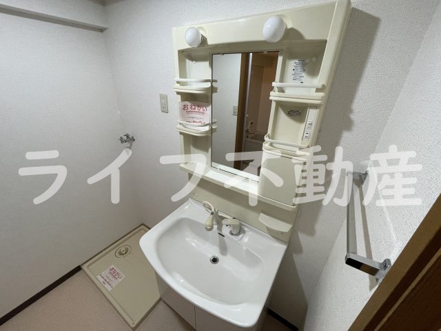 洗面設備　独立洗面台、朝の身支度には欠かせません