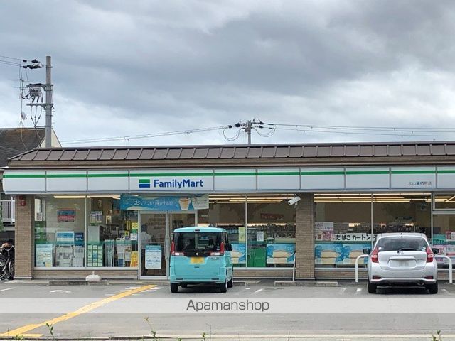 コンビニ　ファミリーマート（コンビニ）まで166m