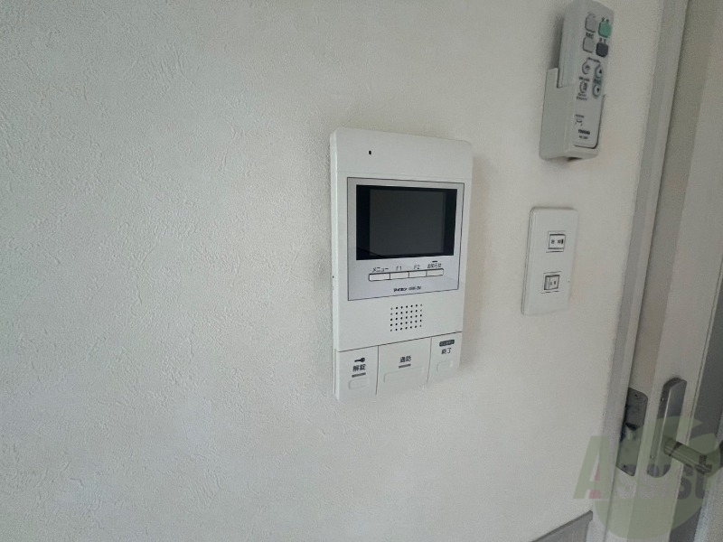 セキュリティ　ＴＶモニター付インターホンです。来客者の顔が見えるので安心！