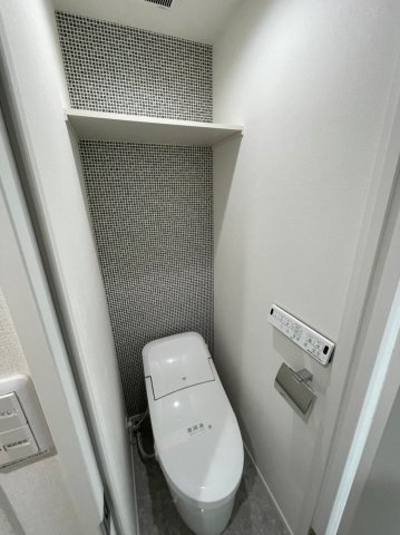 トイレ　温水洗浄便座機能付き